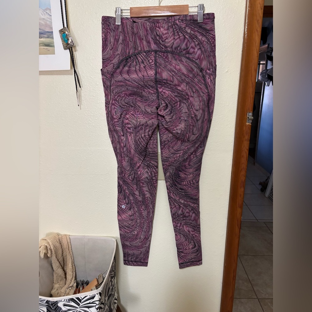 Lululemon - Picture 2 of 4